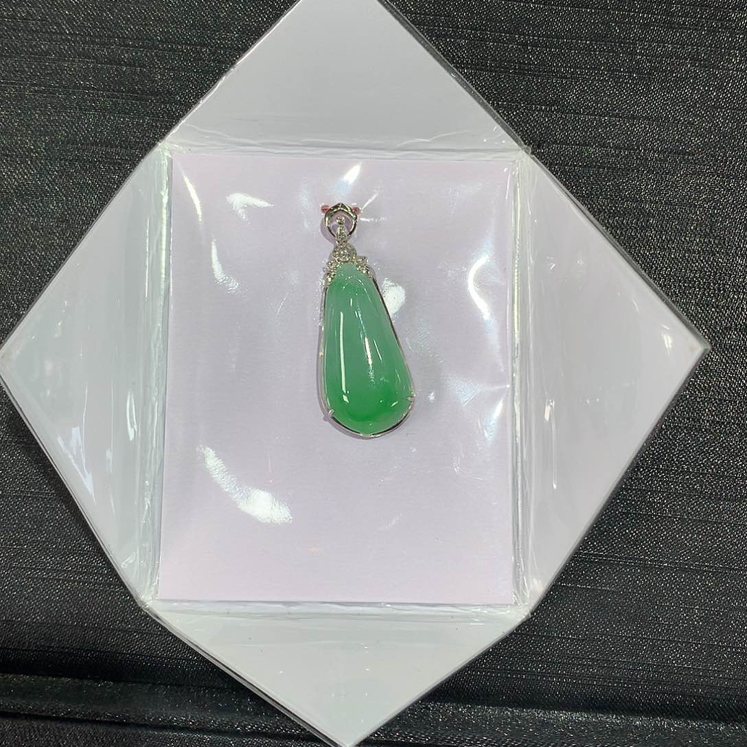 翡翠吊坠(赠链)18K金镶嵌