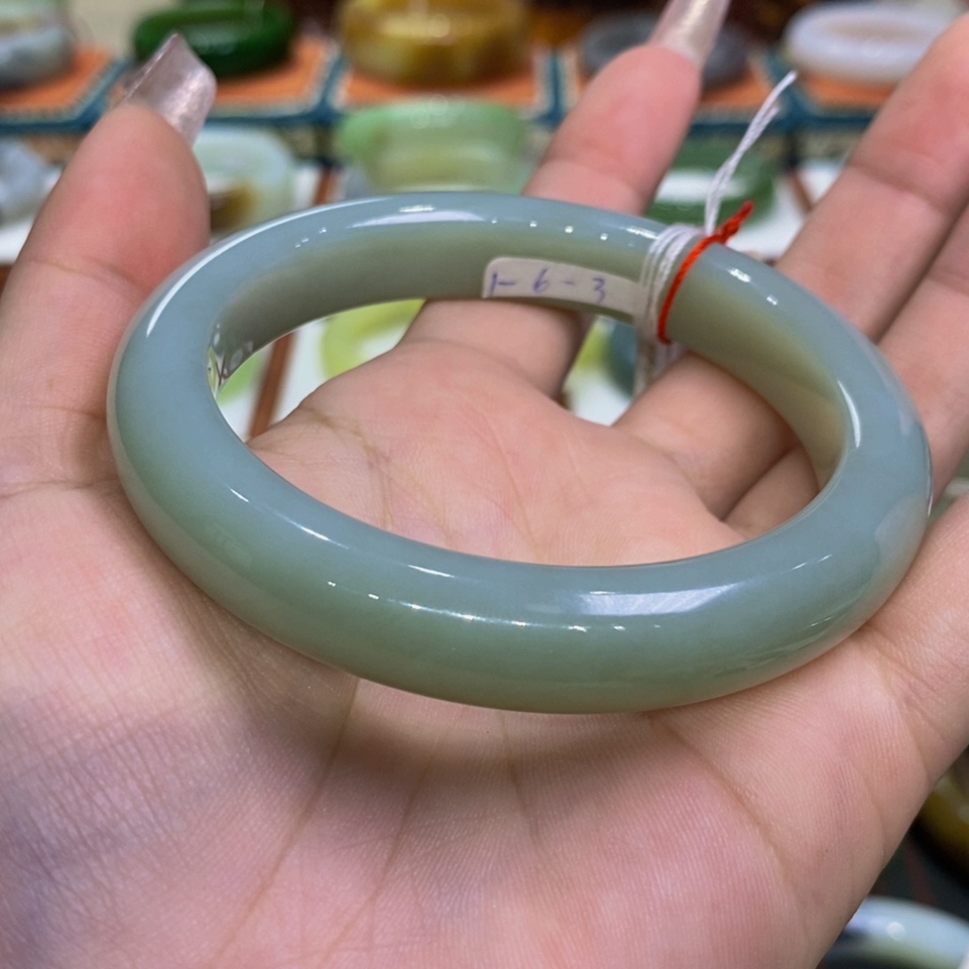 和田玉手镯未镶嵌和田粉青58