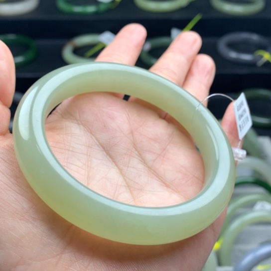 和田玉未镶嵌手镯2