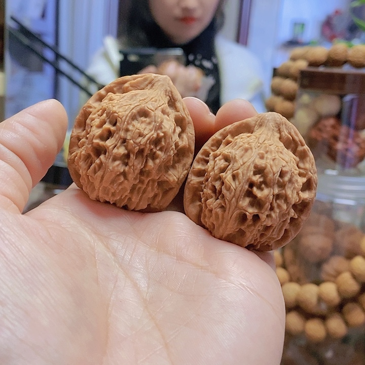 【闪购商品】文玩核桃把件39红狮子
