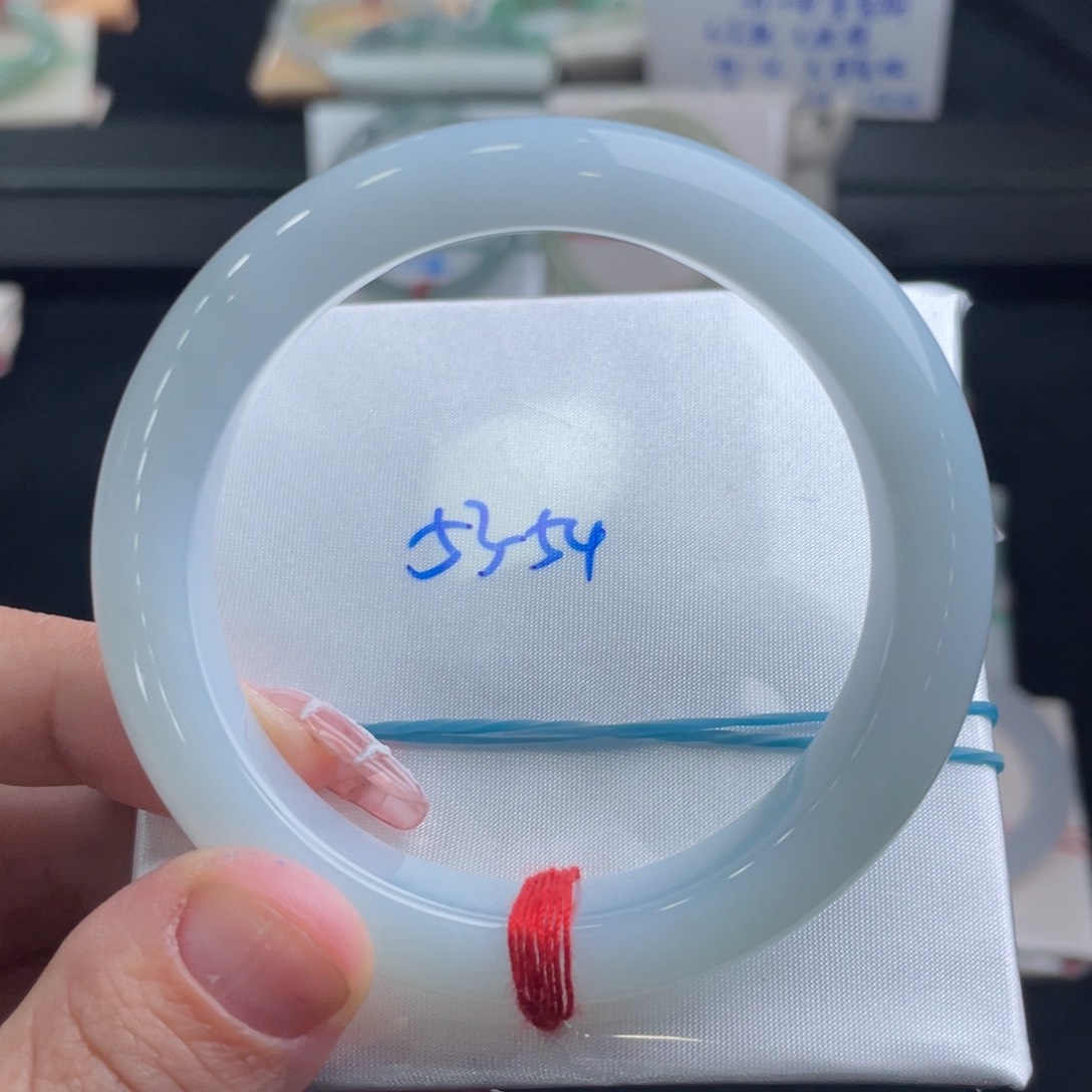 翡翠手镯未镶嵌翡翠手镯