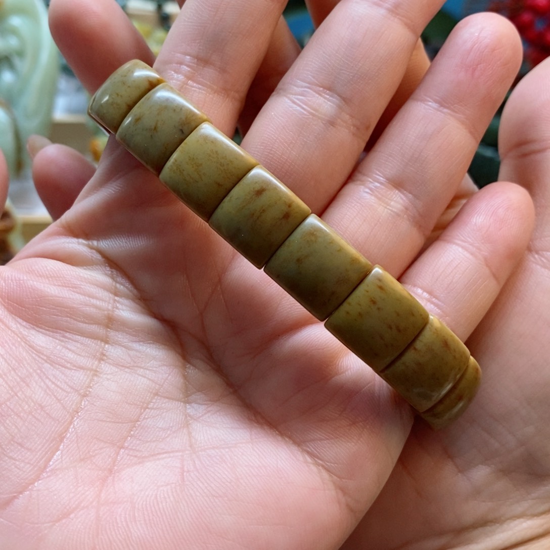 透闪石质玉手牌未镶嵌