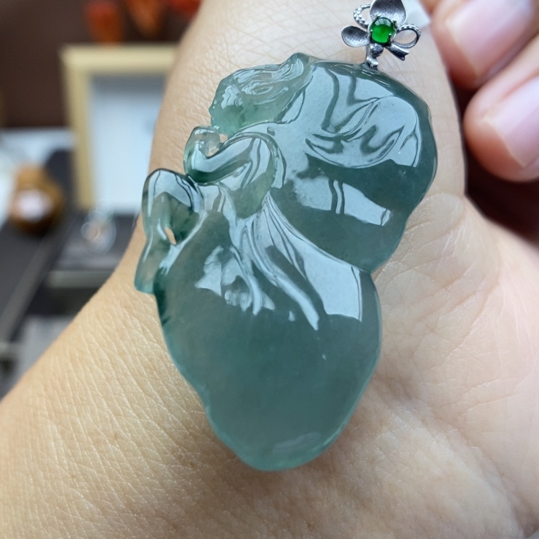 【闪购商品】颈饰18K金镶嵌翡翠85