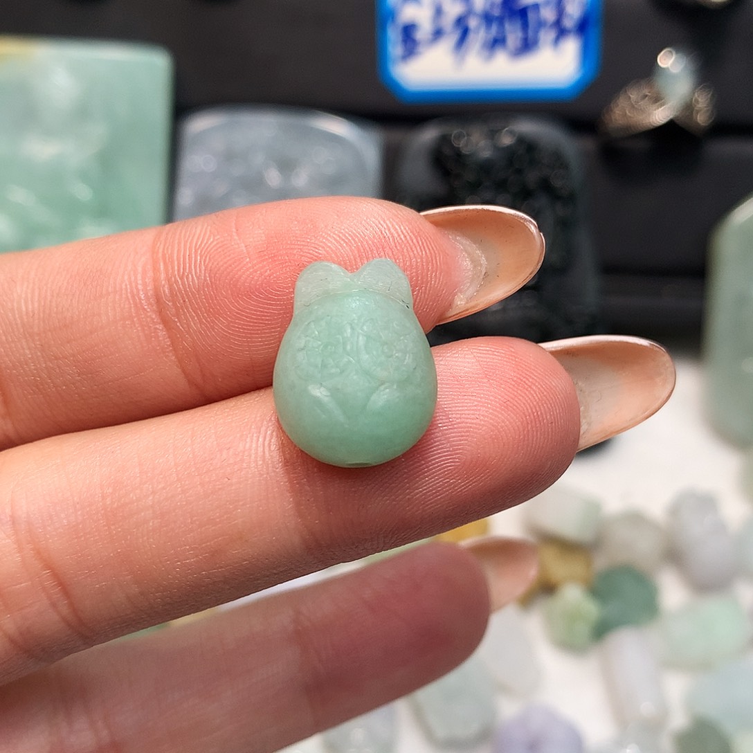 翡翠未镶嵌颈饰毛货小兔子