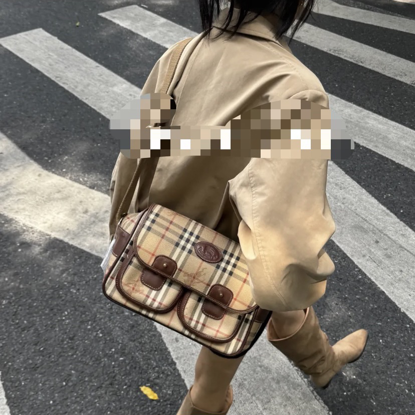 95新 BURBERRY/博柏利 巴宝莉大号邮差包/95新