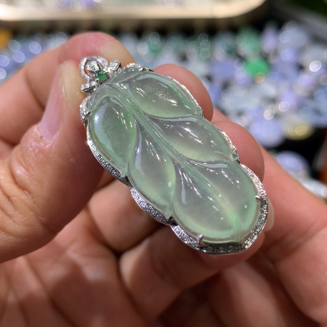 翡翠吊坠(不含链)18K金镶嵌