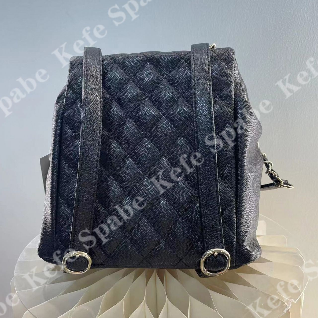 HM01625新款黑色小青蛙菱格鱼子酱双肩包-1