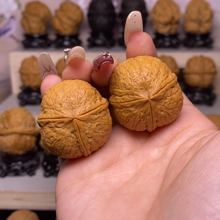 文玩核桃把件53Y—蚂蚁纹三棱