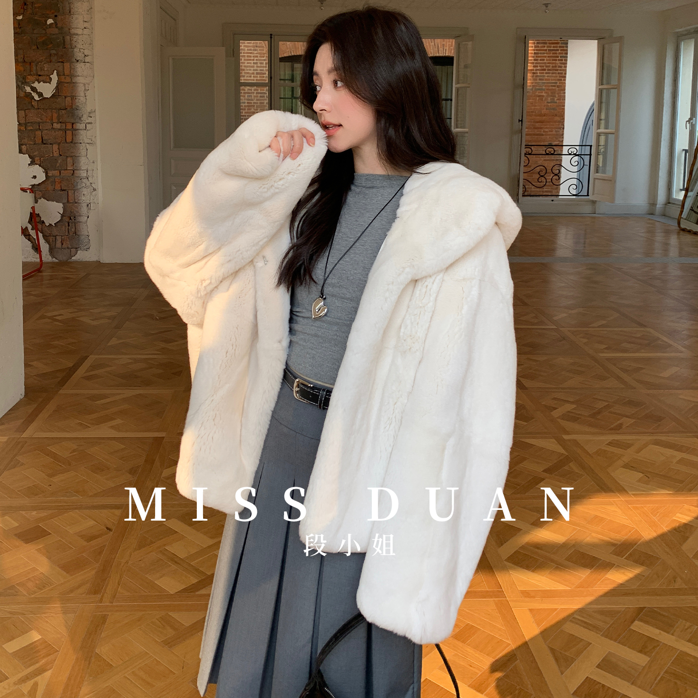 MISSDUAN“兔兔福袋”秋冬新款进口连帽短款獭兔毛皮草外套女千金