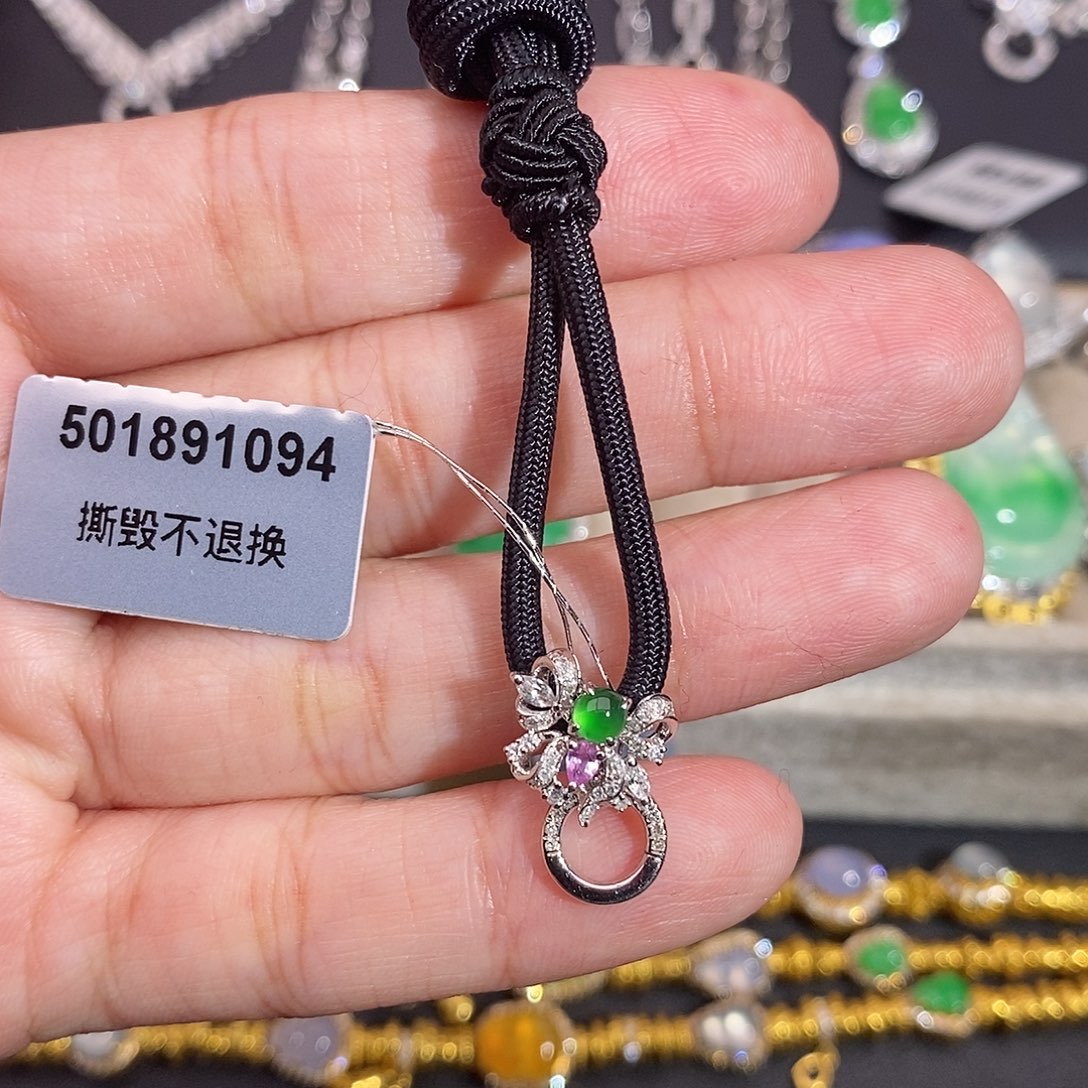 翡翠18K金镶嵌耳饰