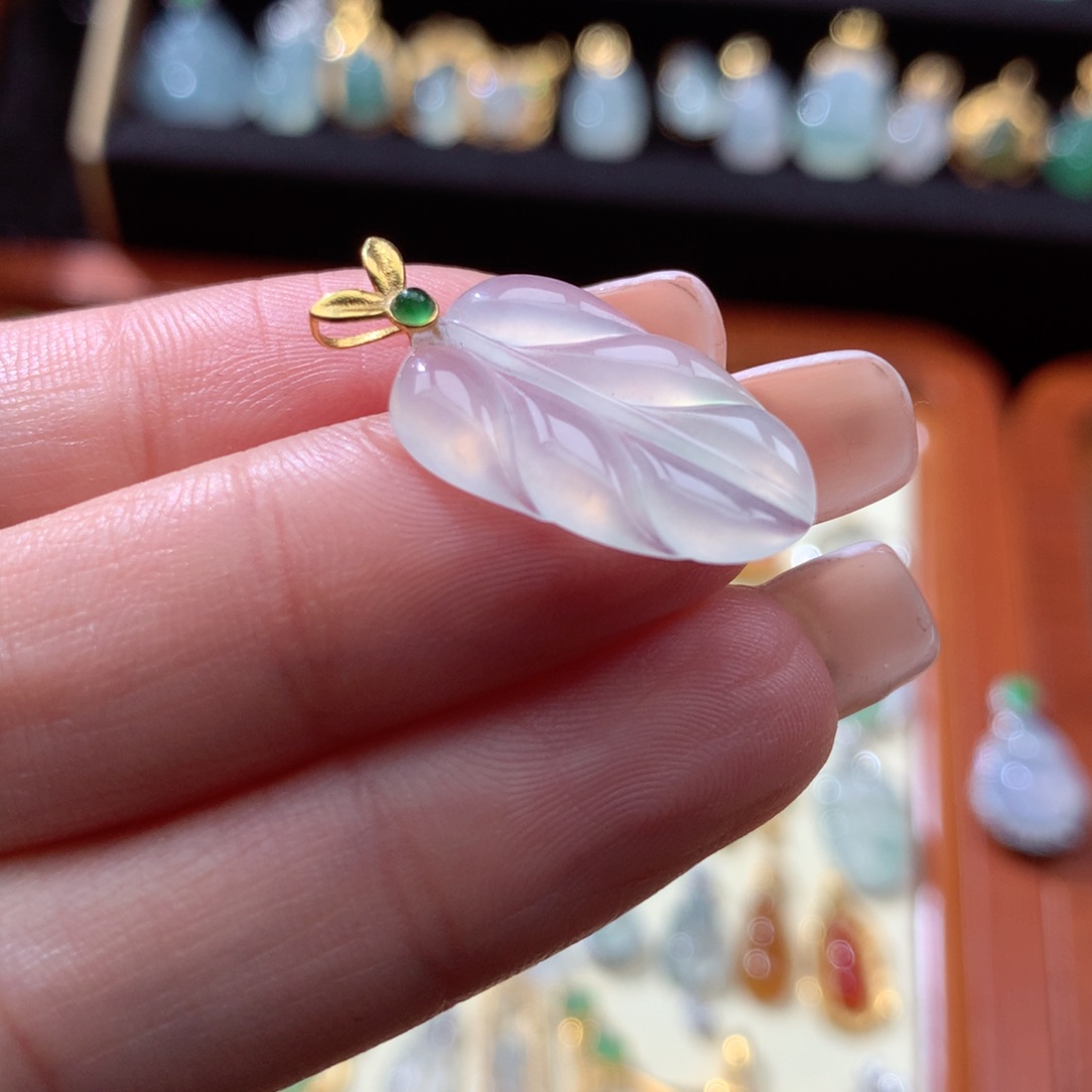 翡翠颈饰18K金镶嵌ღ****l翡翠