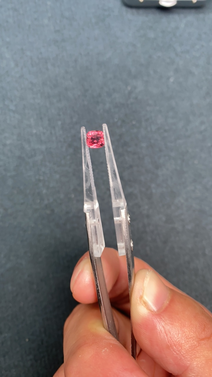 尖晶石0.81克拉精美