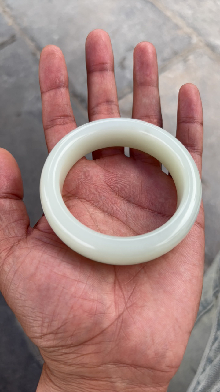 新疆且末料和田玉手镯（备注圈口