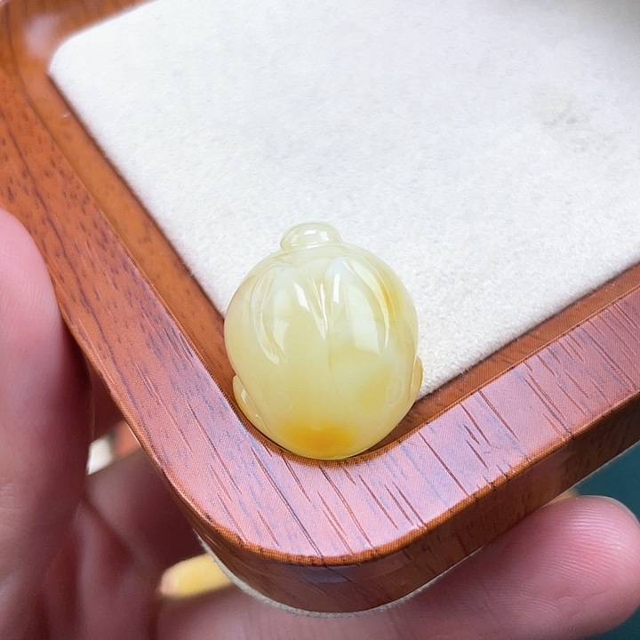 琥珀裸石未镶嵌蜜蜡