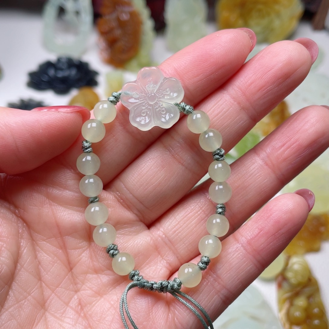 蛇纹石玉颈饰未镶嵌