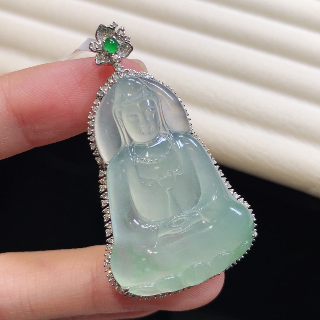 翡翠颈饰18K金镶嵌观音