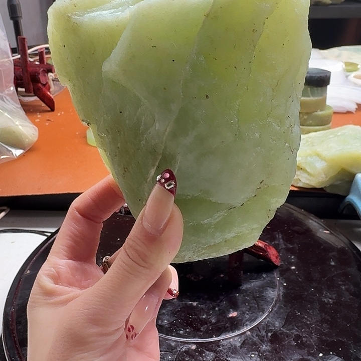 蛇纹石玉原石未镶嵌3