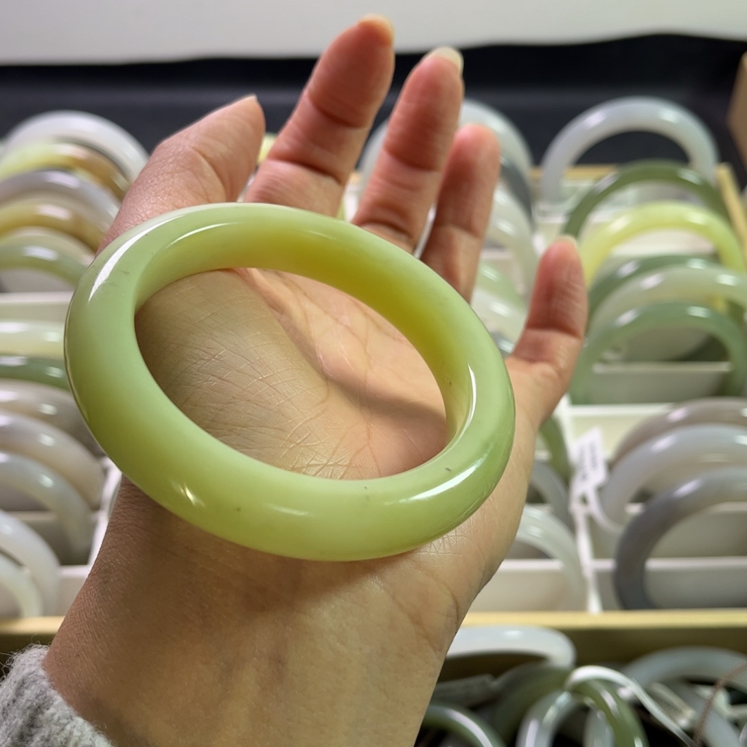 和田玉手镯57圈口未镶嵌朵*