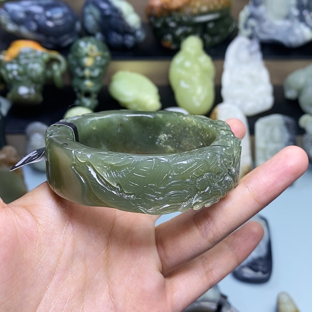 颈饰未镶嵌和田玉燃*