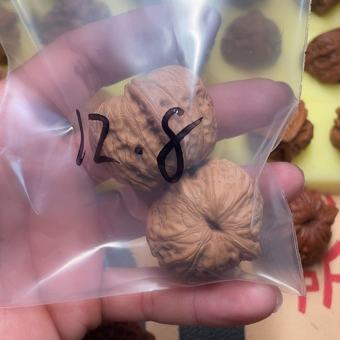 ****底文玩核桃吊坠元宝