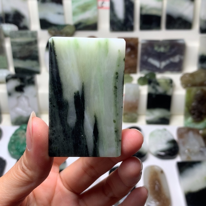 独山玉未镶嵌颈饰