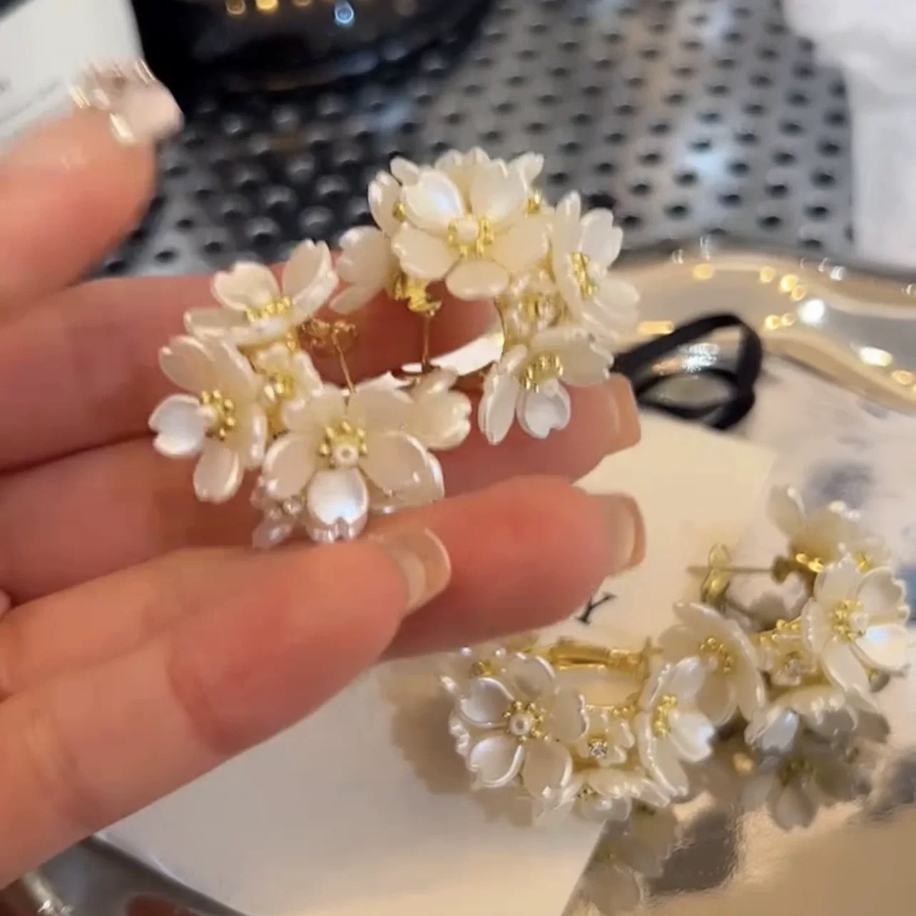 铜合金耳饰 法式花篮 气质春夏花瓣耳环