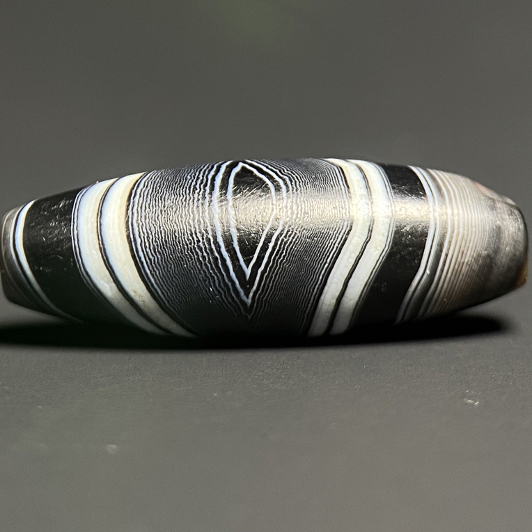 缠丝玛瑙管珠28.5*7.6mm