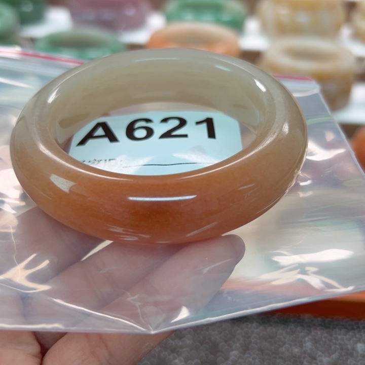 Z***媛石英岩玉手镯未镶嵌