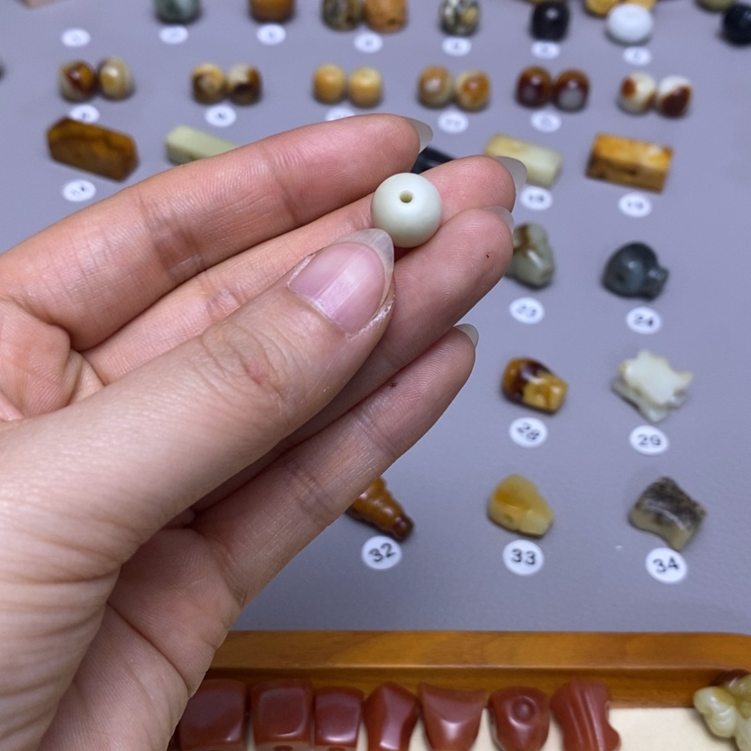 蛇纹石玉配饰合金华****青