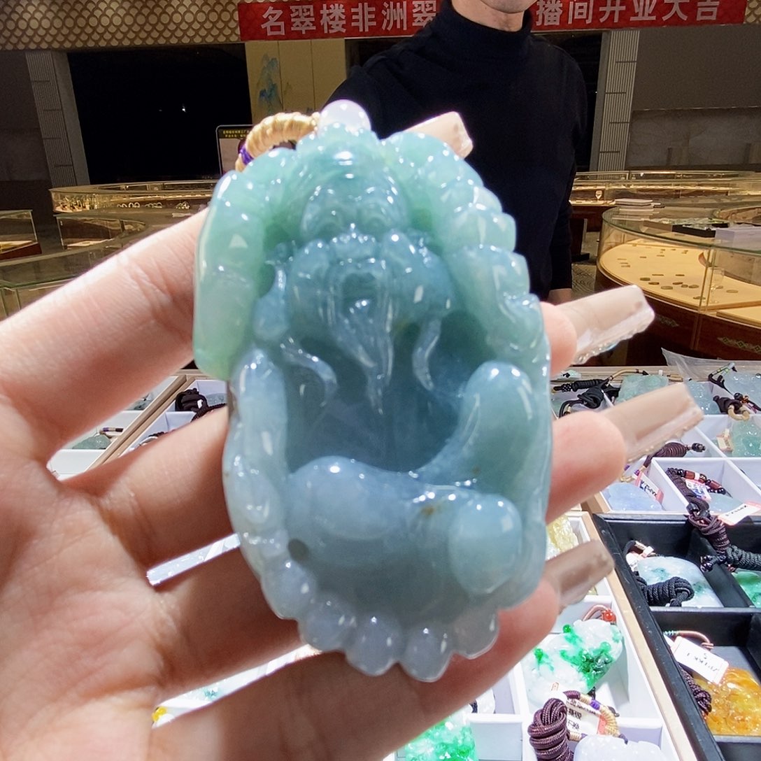 翡翠颈饰未镶嵌翡翠