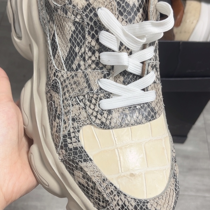 如*40码休闲运动鞋