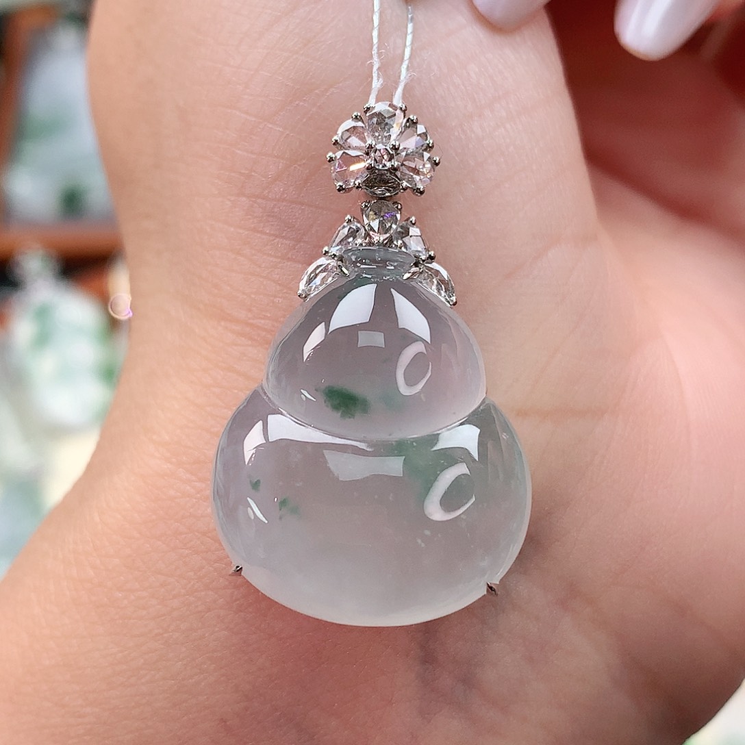 颈饰18K金镶嵌翡翠葫芦