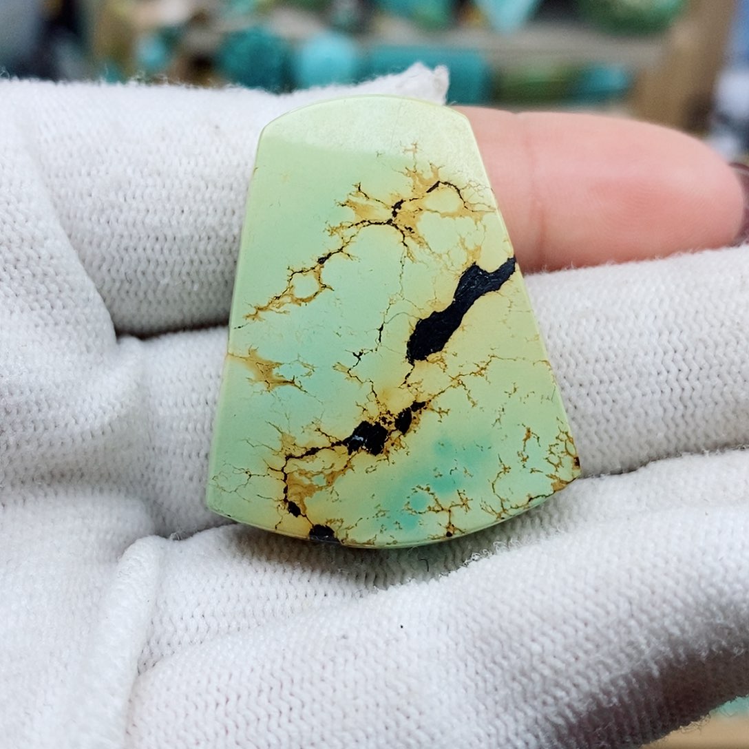 绿松石颈饰未镶嵌