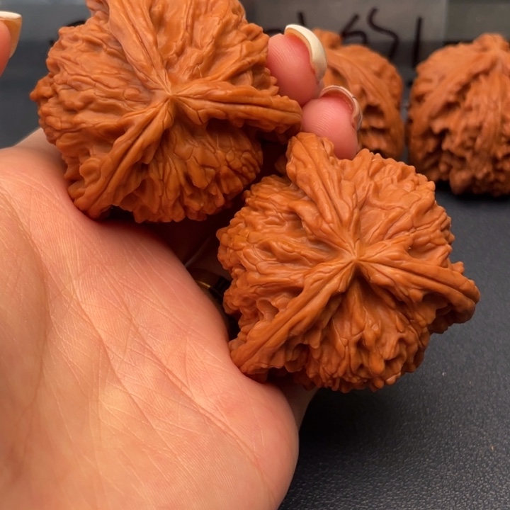 逍***王吊坠文玩核桃白狮子