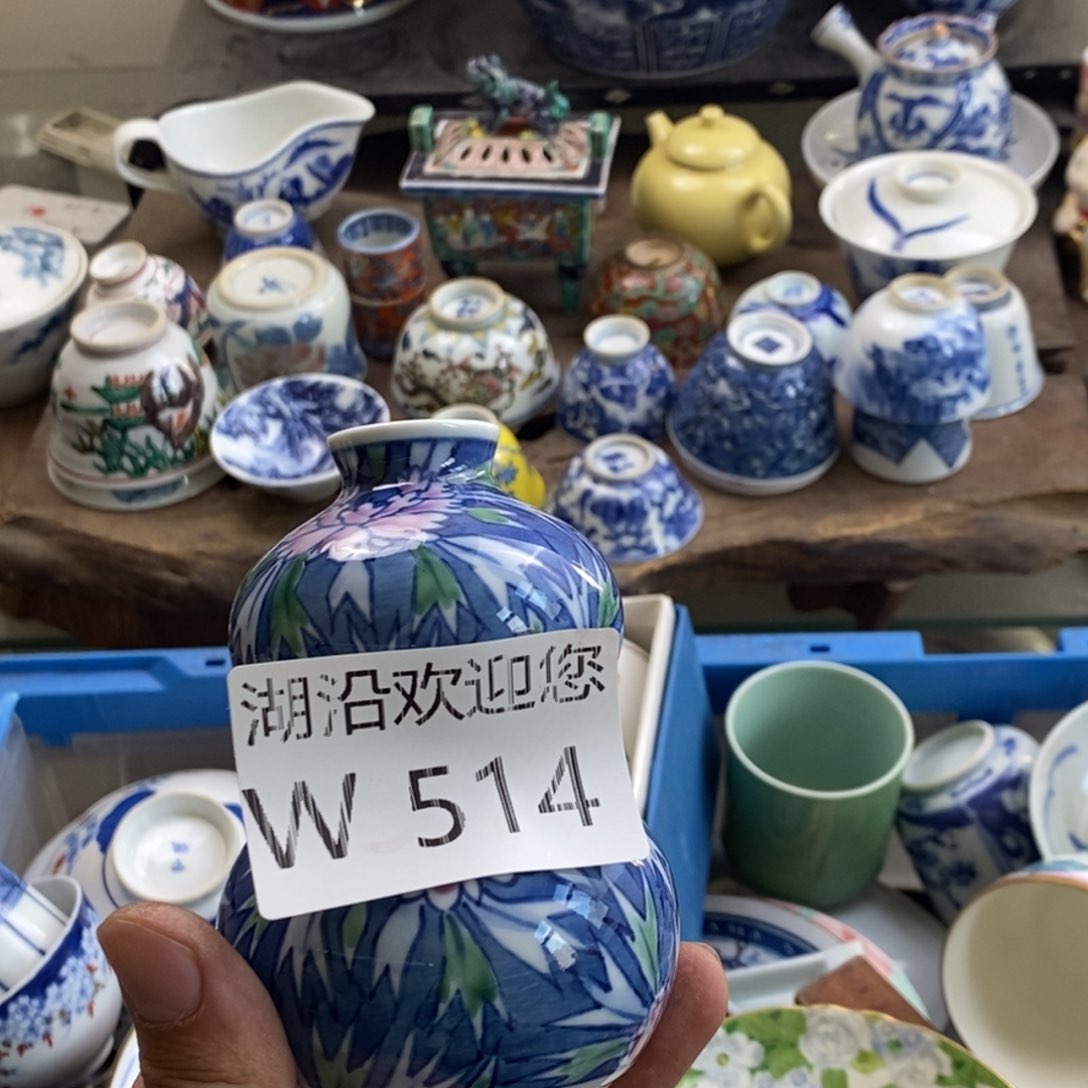 摆件安*瓷器的一个人的时候我