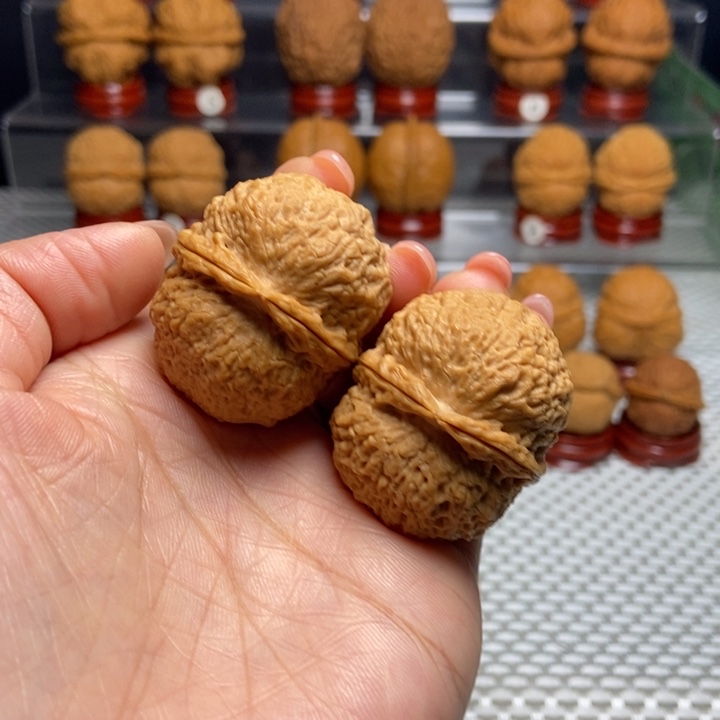 文玩核桃把件31鱼籽纹绣球