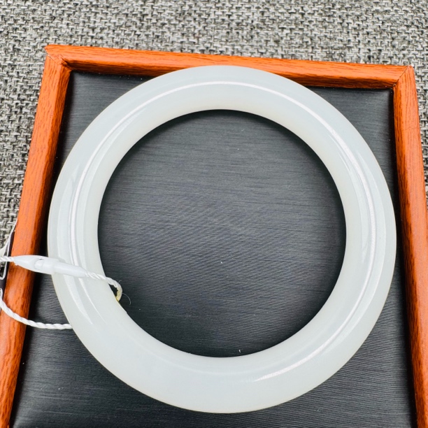 天然和田玉冰白手镯