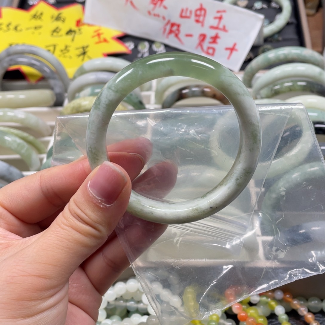 蛇纹石玉未镶嵌手镯56口径福利款有瑕疵