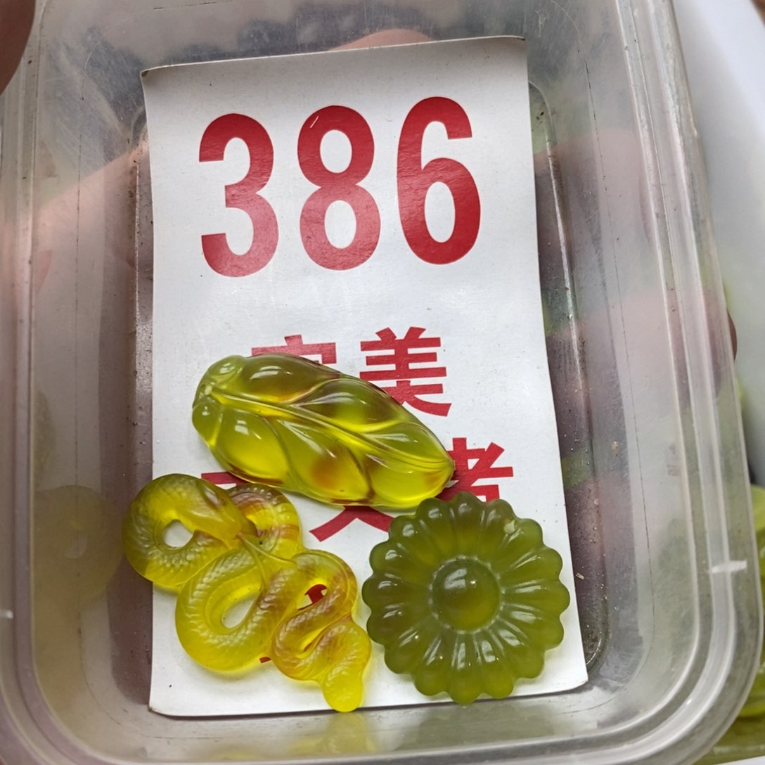 蛇纹石玉挂坠未镶嵌