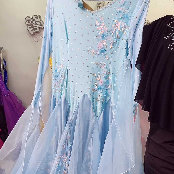 交谊舞的时候也很喜欢