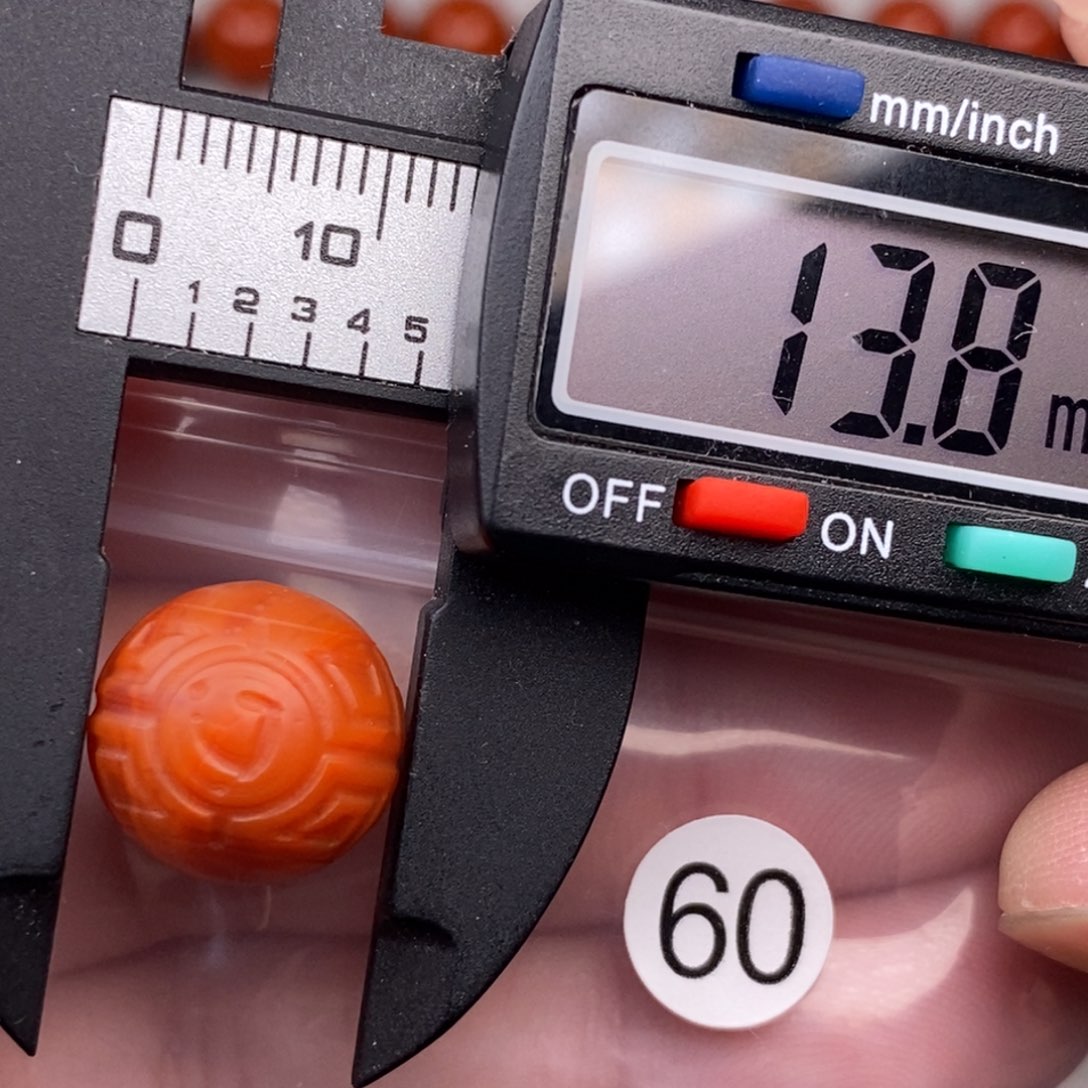 南红玛瑙未镶嵌配饰有瑕疵