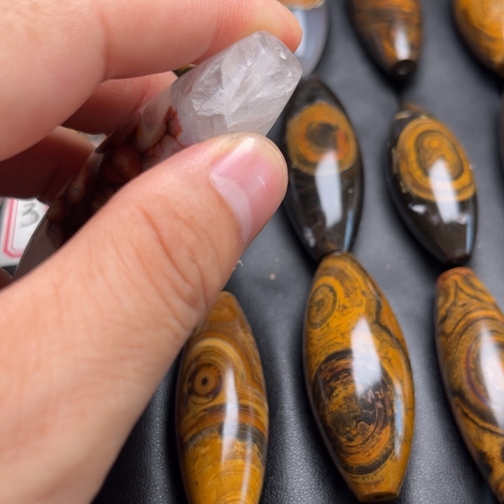 四***望石英岩玉合金颈饰