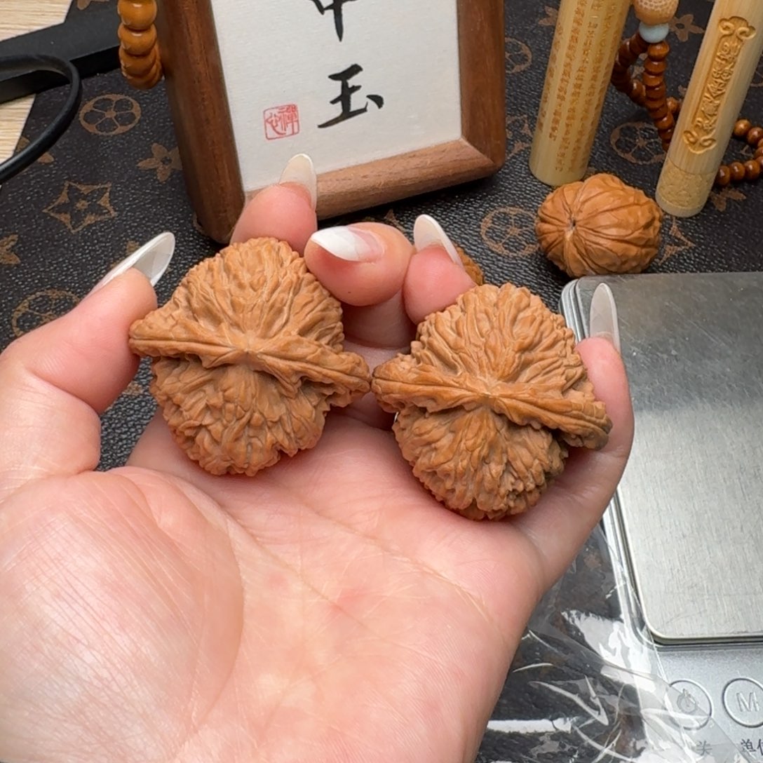 S***r文玩核桃把件43白G088