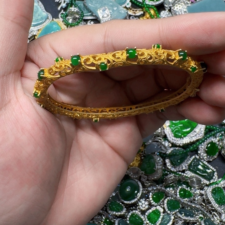 翡翠未镶嵌颈饰天然A货翡翠放漏