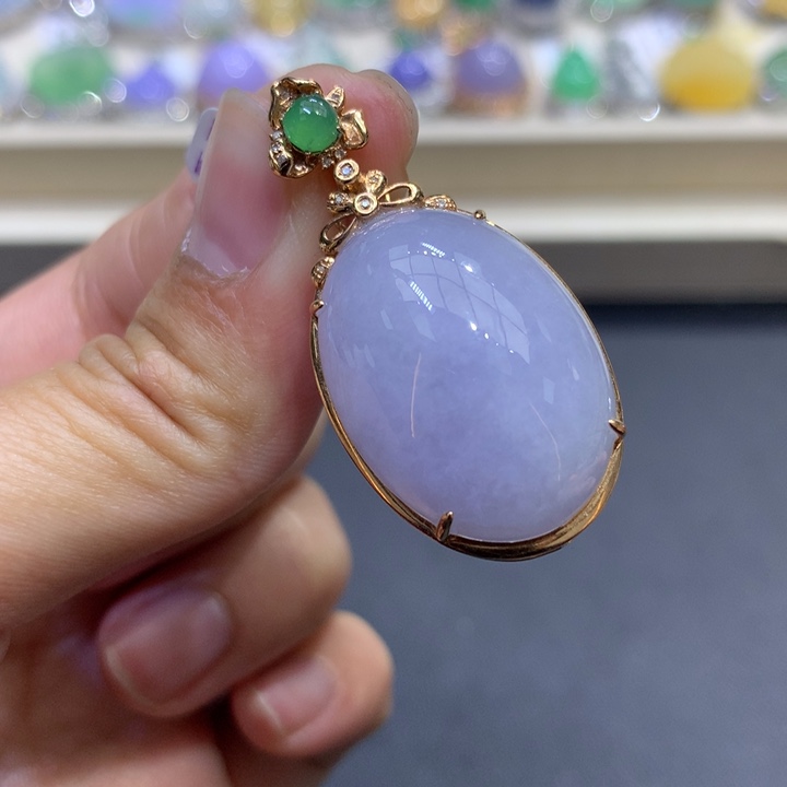 翡翠颈饰18K金镶嵌翡翠