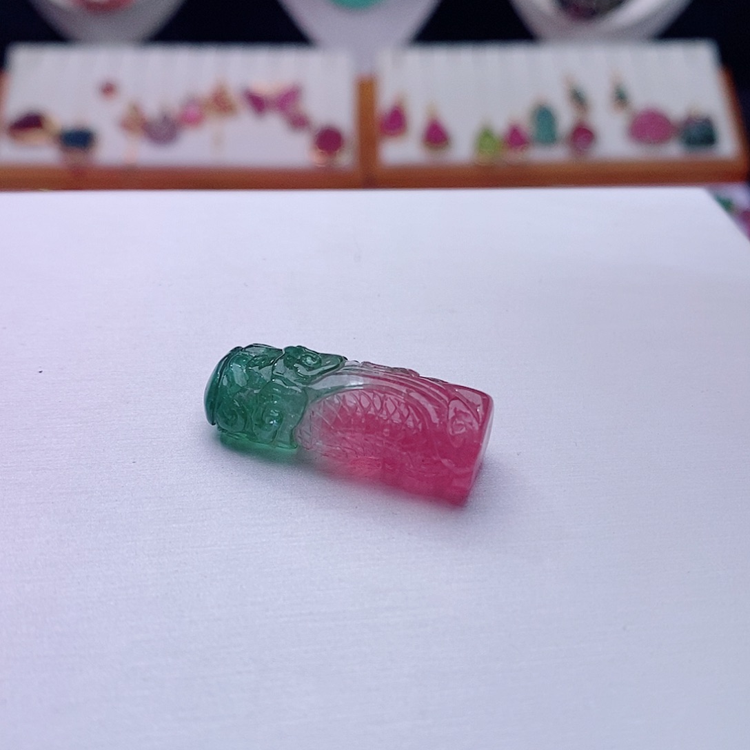 碧玺颈饰未镶嵌碧玺龙柱吊坠