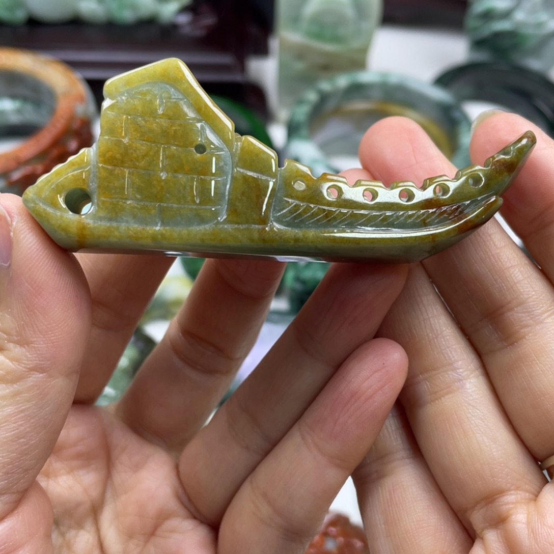 翡翠未镶嵌颈饰牌子