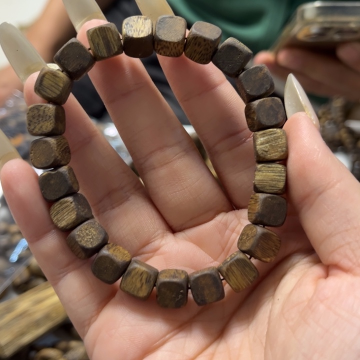 沉香手串0.8方珠单圈多样性发1