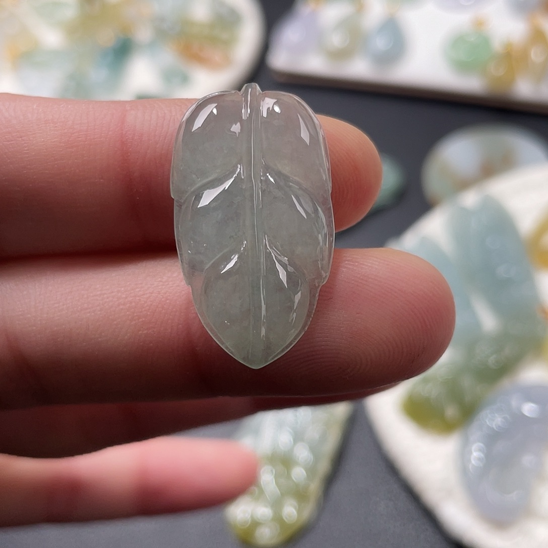 翡翠未镶嵌颈饰树叶