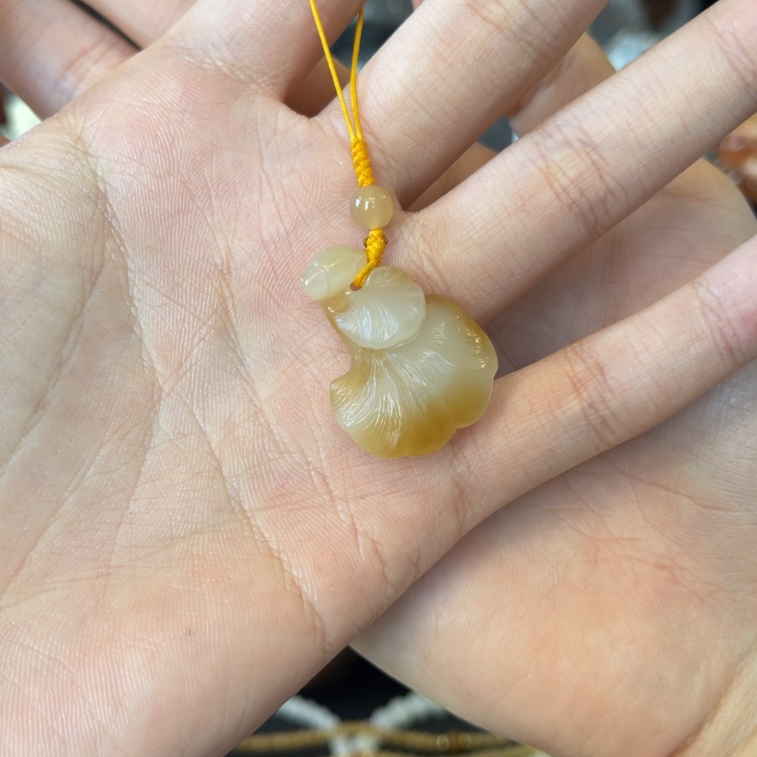 和田玉（糖玉）未镶嵌挂件金山糖白银杏叶